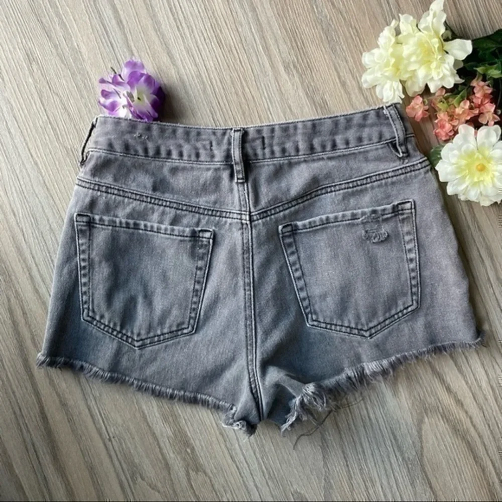 💋 Pacsun high rise festival black distressed jean denim shorts 26